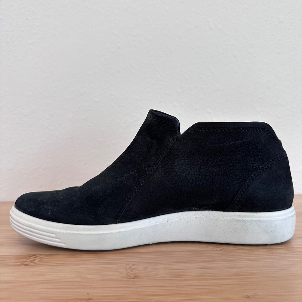 Ecco Soft 7 Low Cut Zip Bootie, Black, Size 6 - 6.5 - Picture 4 of 11
